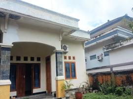 OYO 93425 Homestay Anisa, hotel v destinaci Kuripan