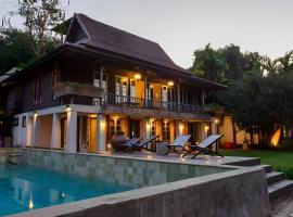 Baan Suan Residence เฮือนพักบ้านสวน, hotel with pools in Chiang Mai