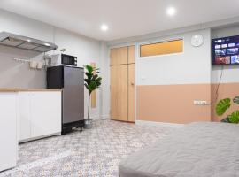 A1 Duplex large room wt kitchen อพาร์ตเมนต์ในกรุงเทพมหานคร