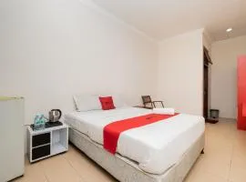 RedDoorz Plus @ Gunungsari Surabaya