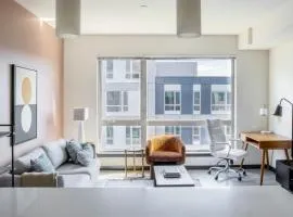 Bellevue jr 1br w garden wine lockers nr bars SEA-616