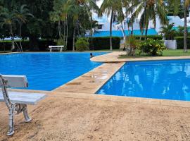 Peaceful and Private Villa, hotel con piscina en Grand Baie
