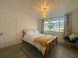 A modern one bed 1st floor apartment, Lichfield – hotel w mieście Lichfield