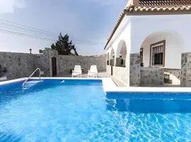 Chalet con piscina privada en Barbate