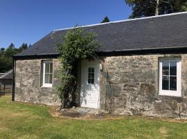 Ellary Cottage, pet-friendly hotel in Stonefield