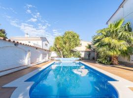 SM21-Luxury house in the beach, hotel de lux din Empuriabrava