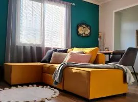 Nuçi's Place 2, sunny apartment with balcony near Blloku