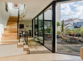 Paris Mimosa Penthouse Residence – dom wakacyjny w mieście Boulogne-Billancourt