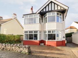Meadway House, vacation home in Rhos-on-Sea