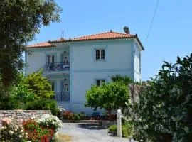 Troumpas Family Rooms & Apartments