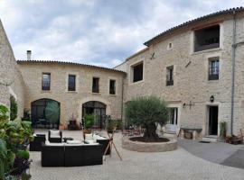 L'Escampe, Bed & Breakfast in Saturargues