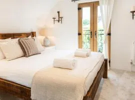 Beautiful Village Cottage, Woburn