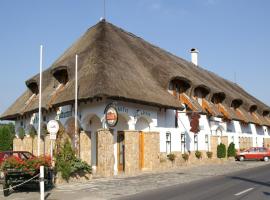 Öreg Halász Hotel és Étterem, hotel v destinaci Tát