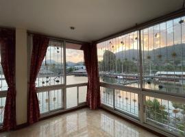 Cozy Home With Lake View at Kathu PHUKET, hotel econômico em Ban Huai Luk (1)