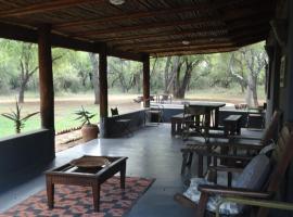 Madikwena Crocodile and Game Farm, ξενοδοχείο σε Groot-Marico