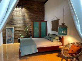 Cọ Cùn homestay/Handmade/Artwork, hotel in Buon Ma Thuot