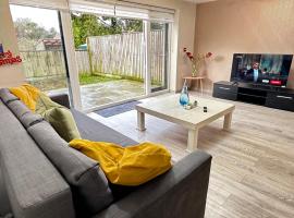 Horizon House, Stunning 2-Bedroom Flat 1, Parking, Netflix, Oxford, self catering accommodation in Oxford