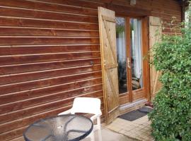 Le petit chalet, hotel em Chanas