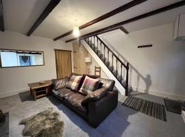 Scenic 2 bedroom Cottage, cheap hotel in Hill Top