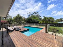 Gardens by the Bay - Acreage Living & EV Charging, hotel in Deception Bay