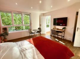Charmant studio + parking privé, holiday rental in Caen