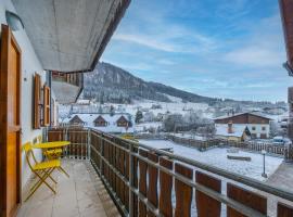 Small & Charming Apt - Overlooking the Alps, hotel in Tarvisio