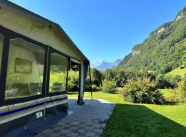 Revier caravan-ig und cool – hotel w pobliżu miejsca Luftseilbahn Kies-Mettmenalp (Garichtistausee) w mieście Hätzingen