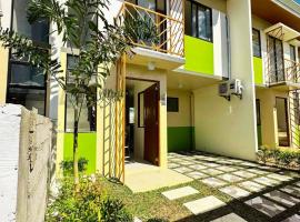 Lovely Homes at Casa Mira Bacolod, cottage in Bacolod