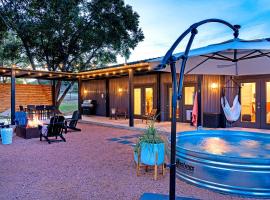 Container Haus pet friendly with cowboy pool, hotel with pools in Fredericksburg
