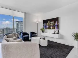 Luxe Brickell Gem with Huge Balcony n Ocean Views
