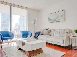 Stylish 1BR APT with Ocean and City view,pool,parking