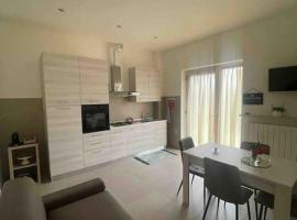 Apartment near Como and Milan with private garage, hotel in Mozzate