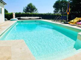 Villa entière au calme avec piscine et jardin, hotell sihtkohas Pertuis