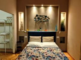 PARMA EXPRESS Traveller's Lodging front Station FS Privat PARKING