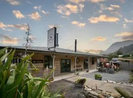 Punakaiki Rocks Hotel & Garden Bar