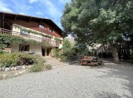 Appartement 3 pièces avec jardin et parking à Le Monêtier-les-Bains - FR-1-330F-226, hotel in Le Monêtier-les-Bains