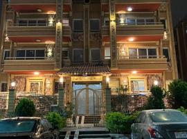 Cairo plaza guest house، فندق في Sheikh Zayed