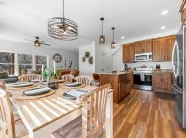 Charming Murphy House with Deck & River Views!