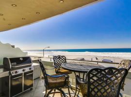 Ocean view, two-level condo with stunning view, decks, fast WiFi & fireplace, hotel in San Diego