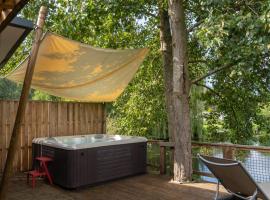 Camping du Château Vert, campsite in Hondainville