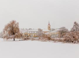 Hotel Château Bela, khách sạn có bồn tắm nóng ở Belá