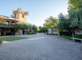 Heliopolis Camping & Village, hotel din Pineto