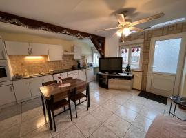 Appartement à Mitzach, hotel in Mitzach