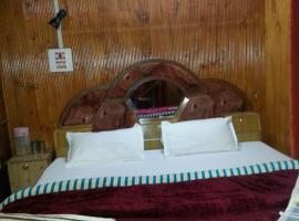 Viesnīca Hotel Mehtaba pilsētā Pahalgama