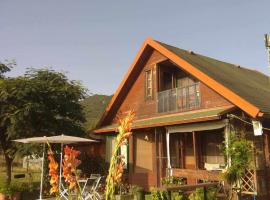 Chalet &Epsilon;&pi;&iota;&sigma;&kappa;&omicron;&pi;&iota;&kappa;ό &Iota;&omega;ά&nu;&nu;&iota;&nu;&alpha; &Xi;ύ&lambda;&iota;&nu;&omicron; &sigma;&pi;ί&tau;&iota; &sigma;&epsilon; &kappa;&tau;ή&mu;&alpha;, chal&eacute; alpino em Episkopik&oacute;n