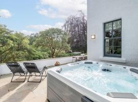 Stunning Dalchenna w/hot tub & huge garden, hôtel à Stirling