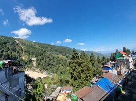 Simāna Basti에 위치한 주차 가능한 호텔 Hill Queen Himalayan Homestay by StayApart