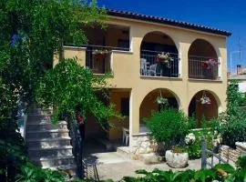 Apartment LIVIA with 2 cozy terraces near Pula