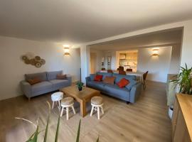T3 bis bord du canal du midi piscine, hotel a Homps