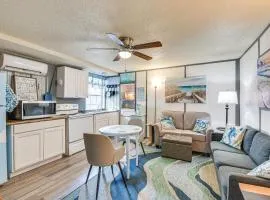 Fort Walton Beach Studio Shared Pool and Beach Bar!